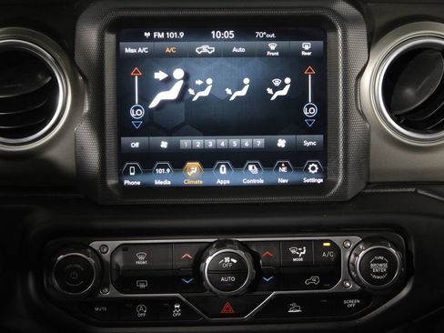 Used 2023 Jeep Gladiator Overland image 6