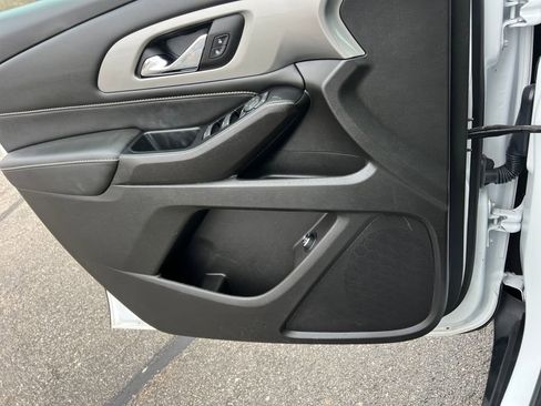 Used 2023 Chevrolet Traverse LT image 10