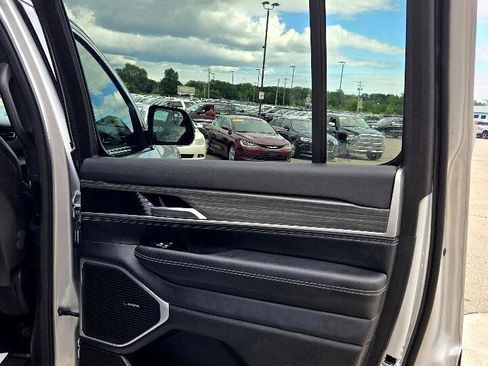 Used 2024 Jeep Wagoneer Series II w/ Flexible Seating Group image 14