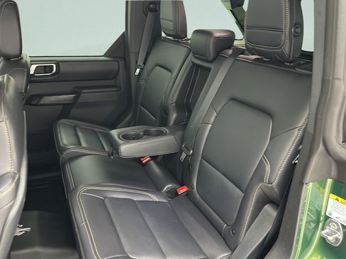 Used 2025 Ford Bronco Badlands AWD/4WD image 9