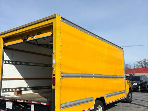 Used 2019 Ford E-350 and Econoline 350 Super Duty image 4