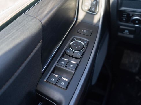 Used 2025 Ford F150 Lariat w/ Equipment Group 501A Mid image 20