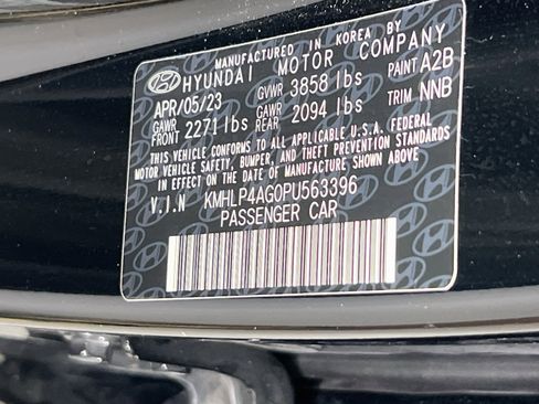 Used 2023 Hyundai Elantra Limited FWD image 32
