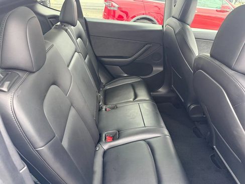 Used 2021 Tesla Model Y Long Range AWD/4WD image 11