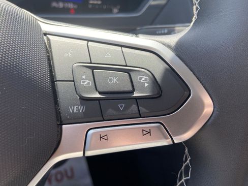 Used 2023 Volkswagen Tiguan SE w/ Panoramic Sunroof Package FWD image 27