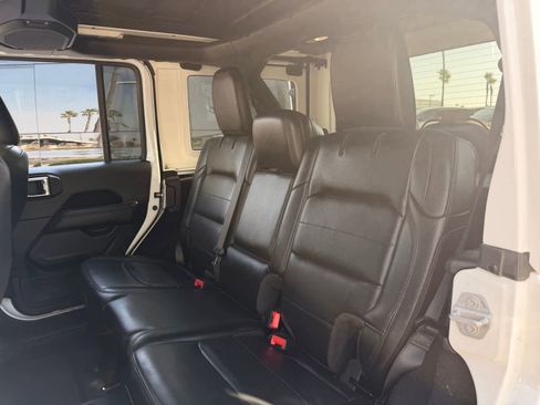 Used 2021 Jeep Wrangler Unlimited Sahara AWD/4WD image 10