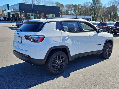 New 2026 Jeep Compass Latitude image 9