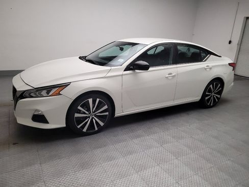 Used 2021 Nissan Altima 2.5 SR FWD image 2
