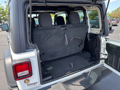 Used 2022 Jeep Wrangler Sport AWD/4WD image 16