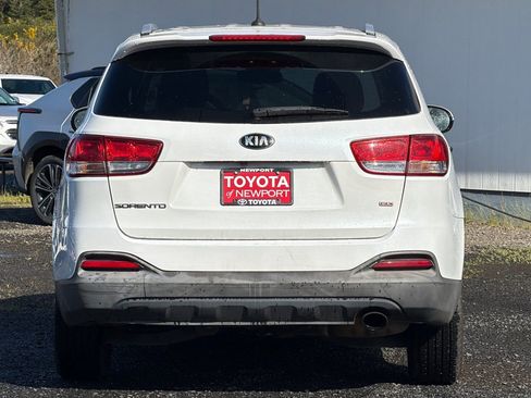 Used 2017 Kia Sorento AWD image 5