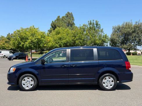 Used 2012 Dodge Grand Caravan SE FWD image 2