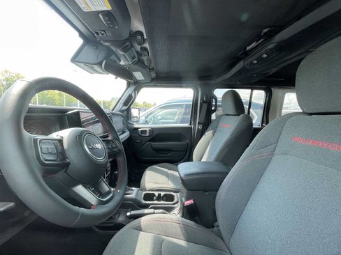 Used 2024 Jeep Wrangler Unlimited Rubicon w/ Convenience Group AWD/4WD image 9
