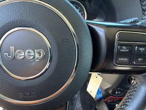 Used 2018 Jeep Wrangler Rubicon AWD/4WD image 19