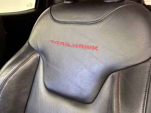 Used 2021 Jeep Renegade Trailhawk AWD/4WD image 23