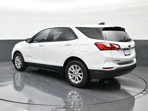 Used 2018 Chevrolet Equinox LS image 3