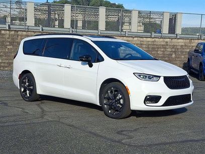 New 2026 Chrysler Pacifica Limited