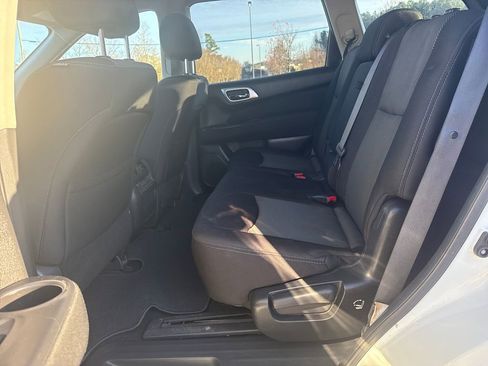 Used 2017 Nissan Pathfinder SV image 15