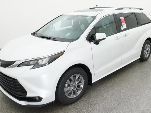 New 2026 Toyota Sienna XLE image 1