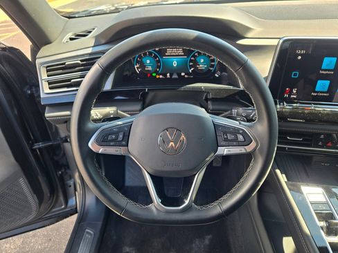 Used 2025 Volkswagen Atlas Cross Sport SE image 32