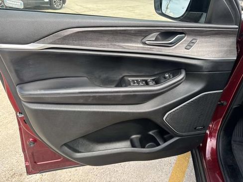 Used 2021 Jeep Grand Cherokee L Limited AWD/4WD image 36