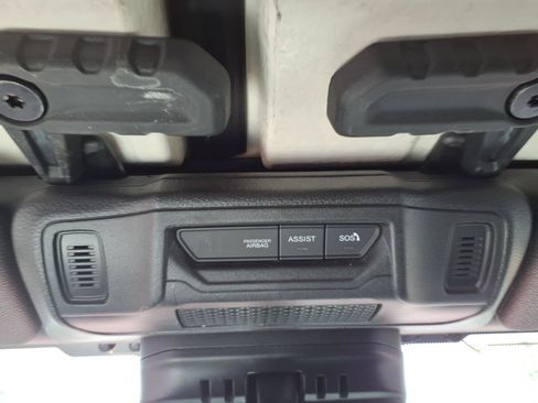 Used 2024 Jeep Wrangler Unlimited Rubicon AWD/4WD image 17