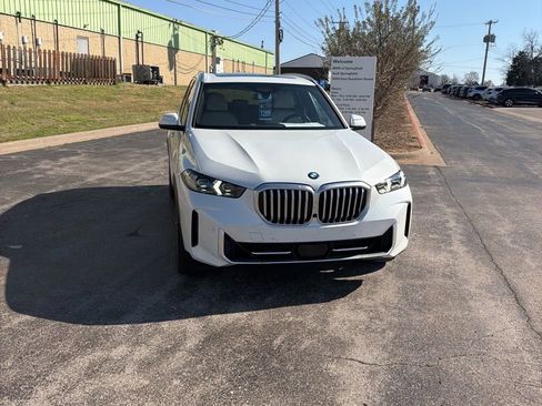 Used 2024 BMW X5 xDrive40i w/ Premium Package image 4