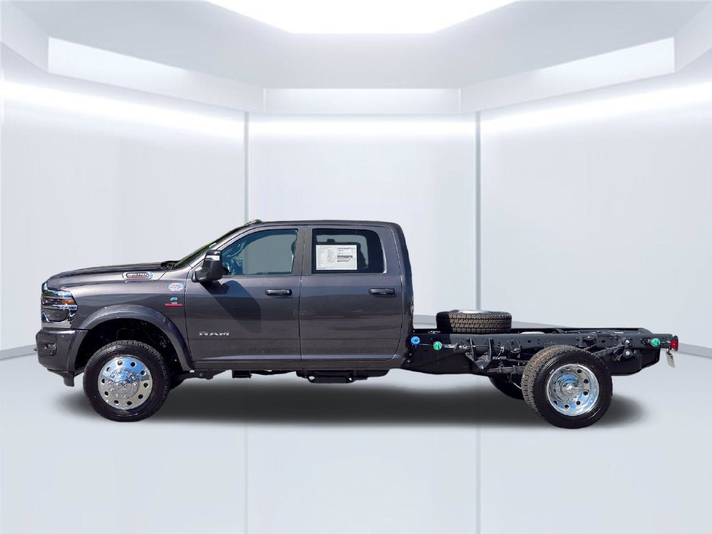 New 2026 RAM 4500 4x4 Crew Cab DRW w/ Laramie Trim Package image 15