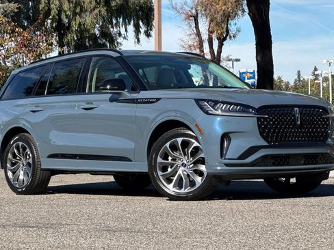 New 2026 Lincoln Aviator AWD w/ Jet Appearance Package image 2