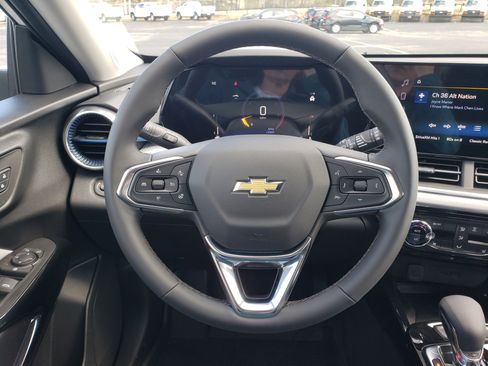 New 2026 Chevrolet Trax LT image 17