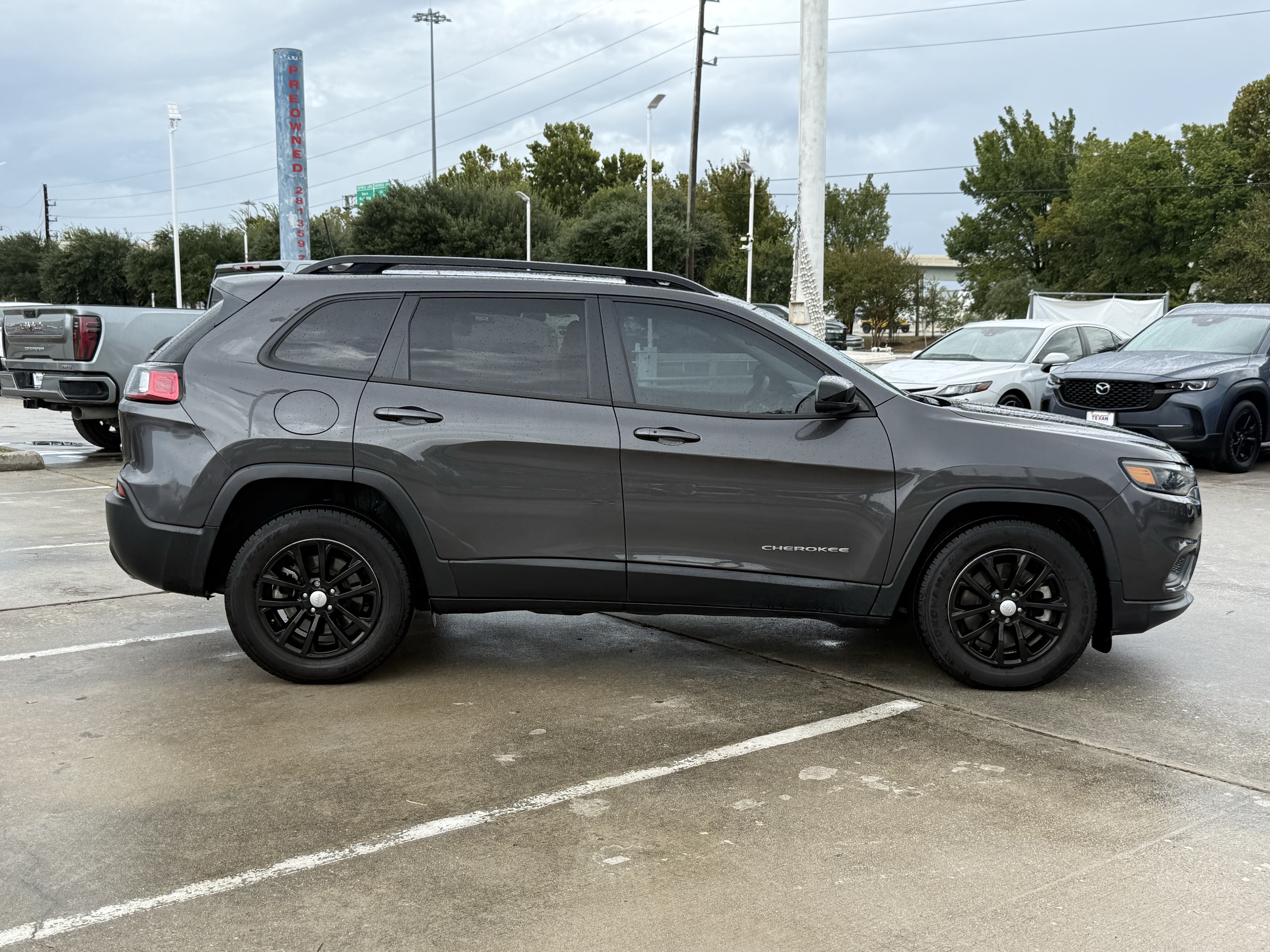 Used 2022 Jeep Cherokee Latitude Lux FWD image 3