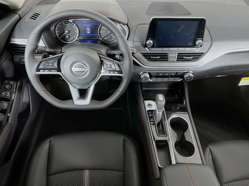 New 2025 Nissan Altima 2.5 SR image 18
