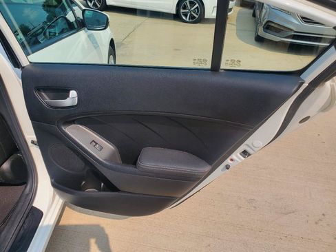 Used 2017 Kia Forte LX FWD image 8