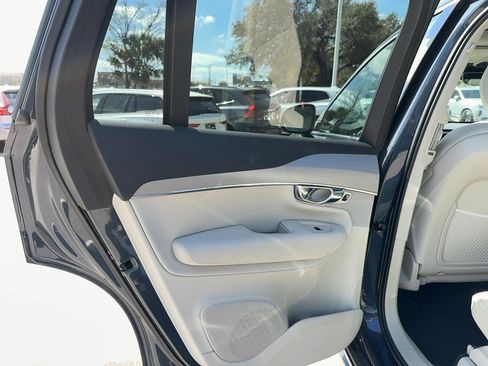 Used 2021 Volvo XC90 T5 Momentum w/ Protection Package Premier image 12