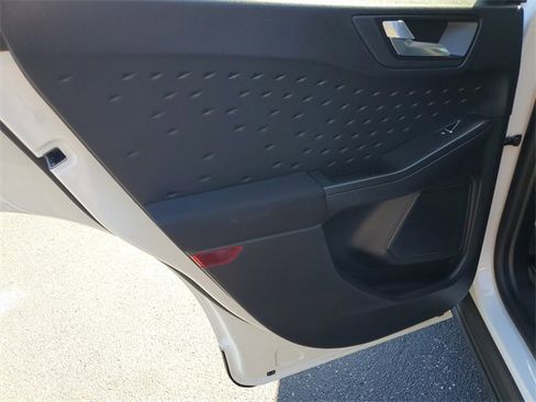 Used 2020 Ford Escape SE image 13