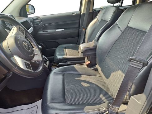 Used 2017 Jeep Compass Latitude AWD/4WD image 9