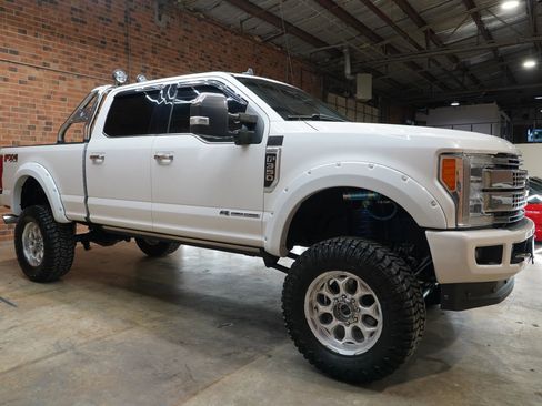 Used 2019 Ford F350 Platinum w/ Platinum Ultimate Package AWD/4WD image 2