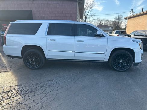 Used 2019 Cadillac Escalade ESV Platinum image 5