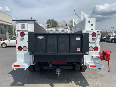 Used 2012 Ford F550 2WD Regular Cab Super Duty w/ Payload Upgrade Pkg image 4