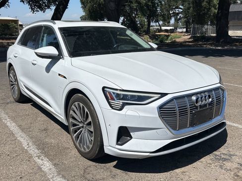 Used 2019 Audi e-tron Prestige w/ Prestige Package AWD/4WD image 1