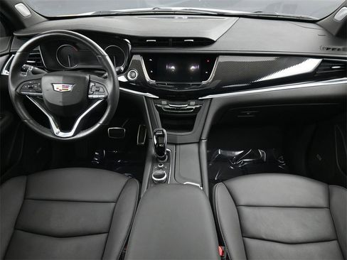 Certified 2023 Cadillac XT6 Sport w/ LPO, ONYX Package image 5