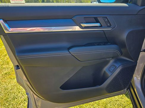 New 2026 GMC Terrain Elevation w/ Elevation Premium Package AWD/4WD image 9