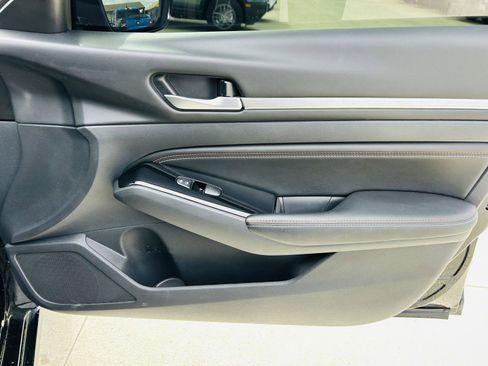 Used 2023 Nissan Altima 2.5 SR w/ SR Premium Package image 28