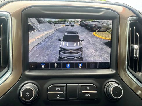 Used 2021 Chevrolet Silverado 1500 High Country w/ Technology Package AWD/4WD image 21