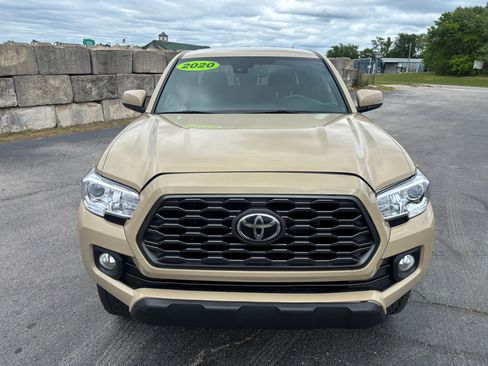 Used 2020 Toyota Tacoma TRD Off-Road AWD/4WD image 2