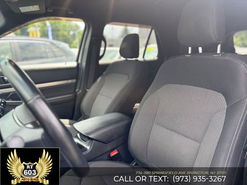 Used 2019 Ford Explorer XLT AWD/4WD image 21
