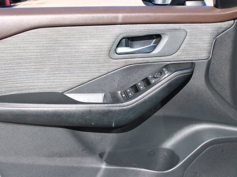 Used 2023 Nissan Rogue SV FWD image 9