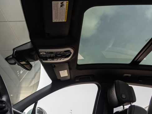 Certified 2025 Porsche Macan AWD/4WD image 26