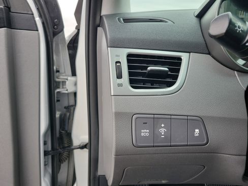 Used 2015 Hyundai Elantra SE image 20