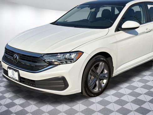Certified 2022 Volkswagen Jetta SE FWD image 16