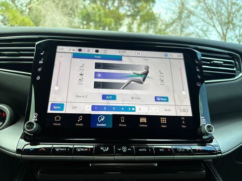 New 2026 Jeep Grand Wagoneer 2WD w/ Premium Group I image 24